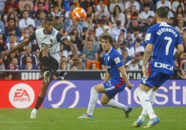 Mosquera cumple 21 años con el interés del Arsenal en mente