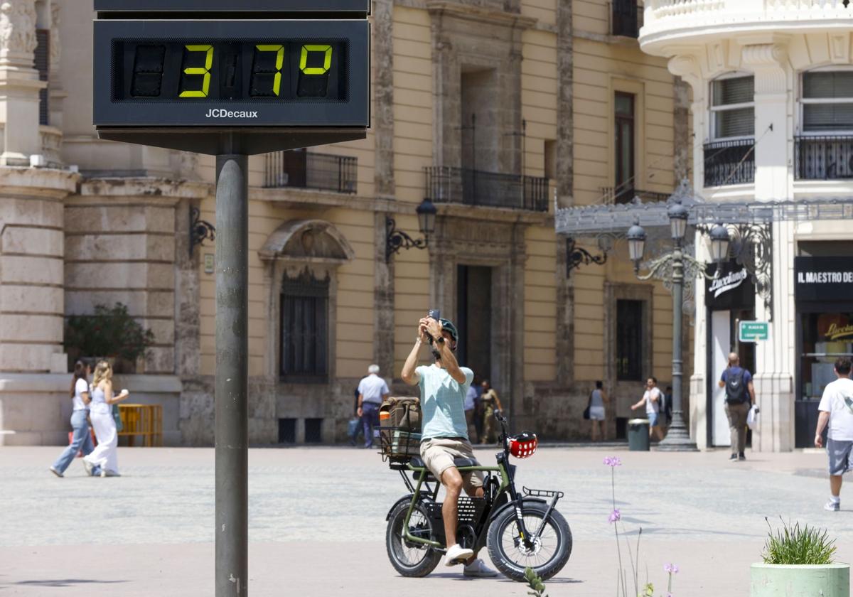 La ola de calor alcanza su punto álgido este domingo y Aemet señala las zonas de la Comunitat con las temperaturas más altas