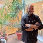 El cocinero José Antonio Torrent en su restaurante.