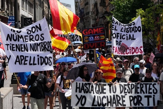 Un grupo de afectados por la dana lleva su protesta a Madrid