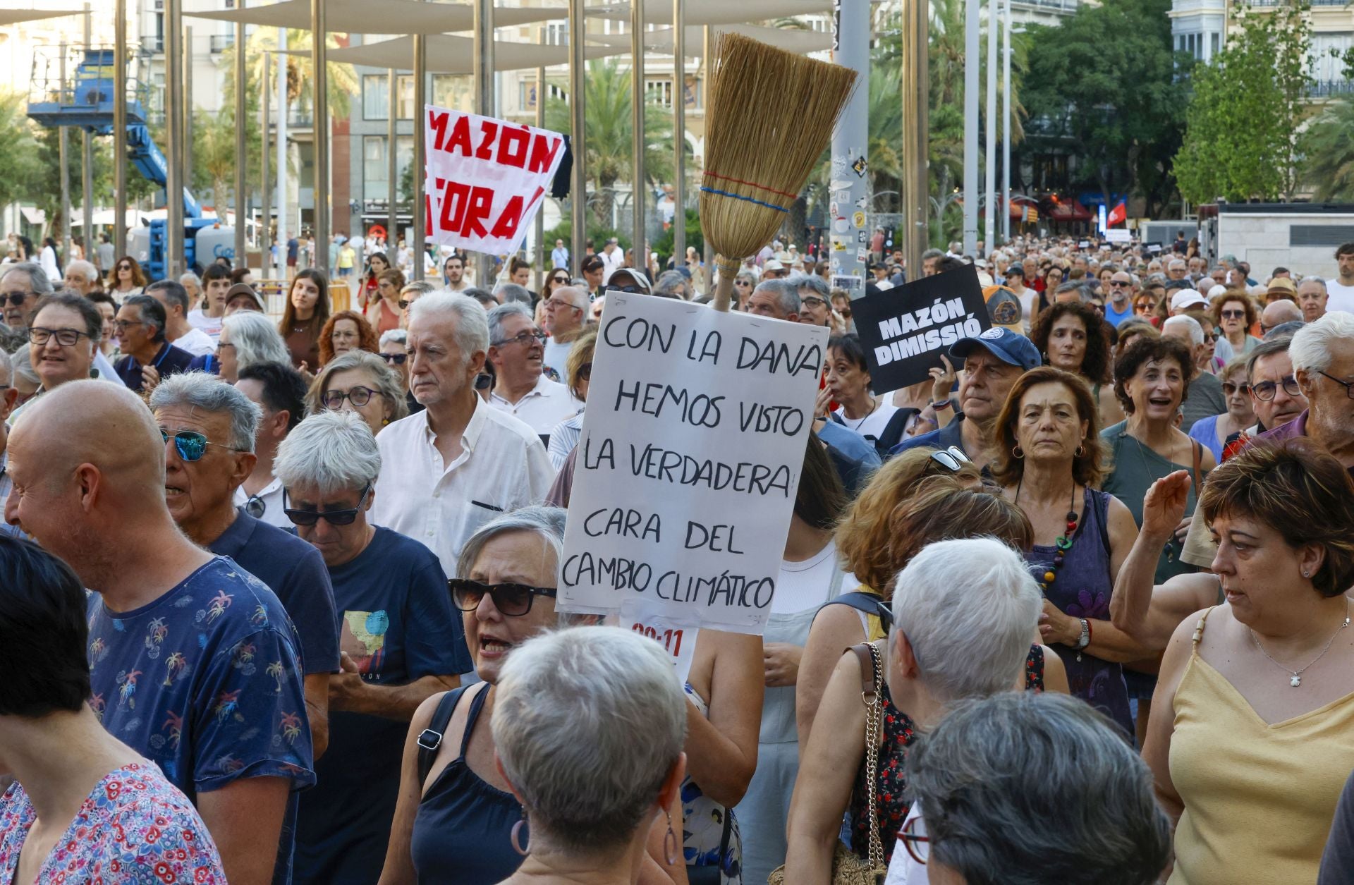 FOTOS | Octava manifestación contra la gestión de la dana en Valencia