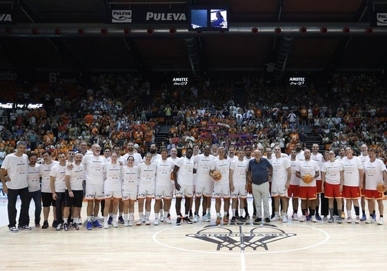 Foto de familia en la Fonteta.
