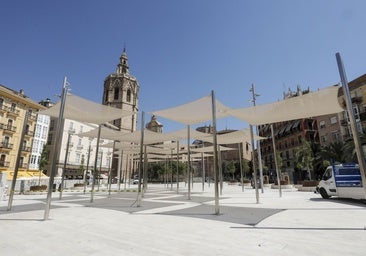 Toldos en la plaza de la Reina en una imaen de archivo.