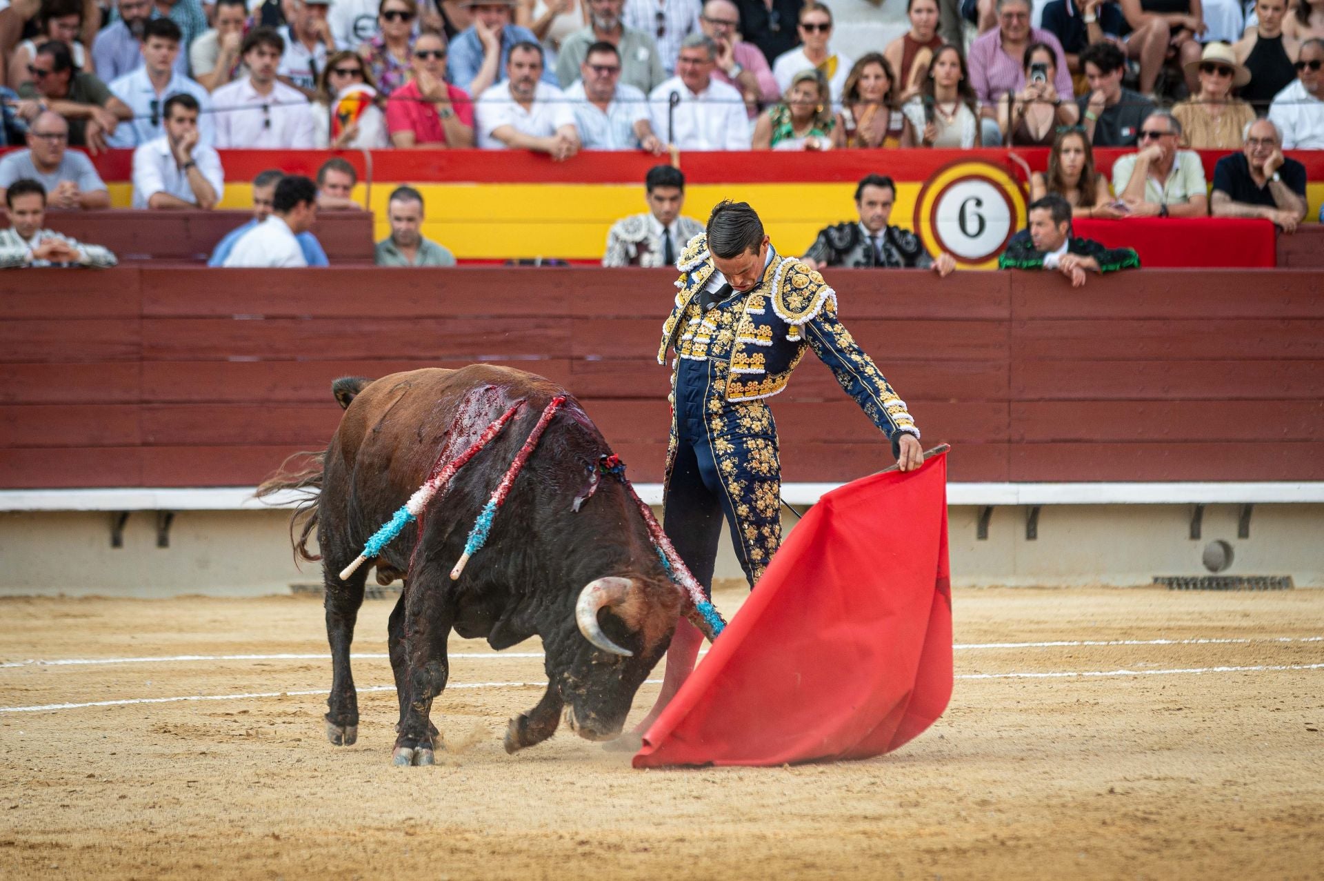 La plaza de toros de Castellón se viste de gala en su homenaje a Manuel Colonques