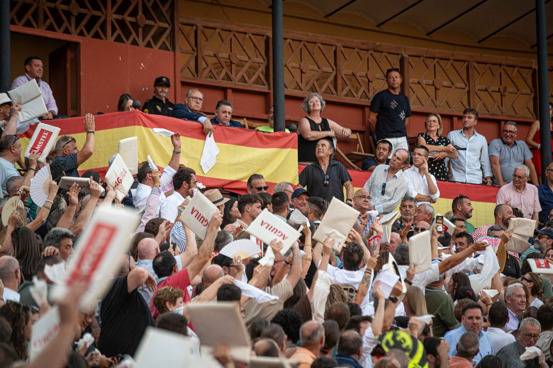 La plaza de toros de Castellón se viste de gala en su homenaje a Manuel Colonques