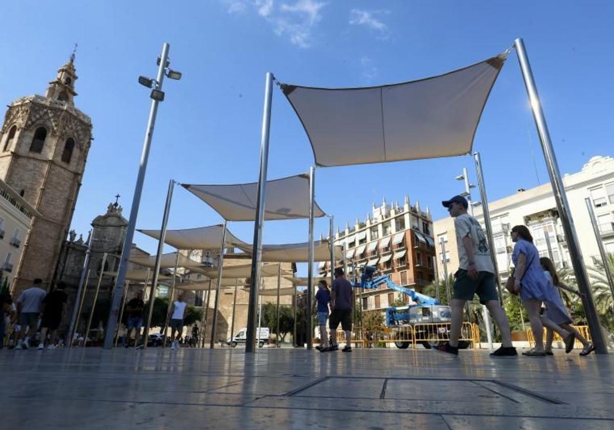 Toldos en la plaza de la Reina en una imaen de archivo.