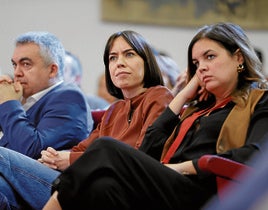 Diana Morant, flanqueada por Santos Cerdán y Sandra Gómez, en un comité nacional del PSPV.