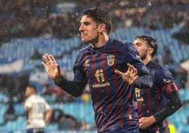 Víctor García, durante un partido.