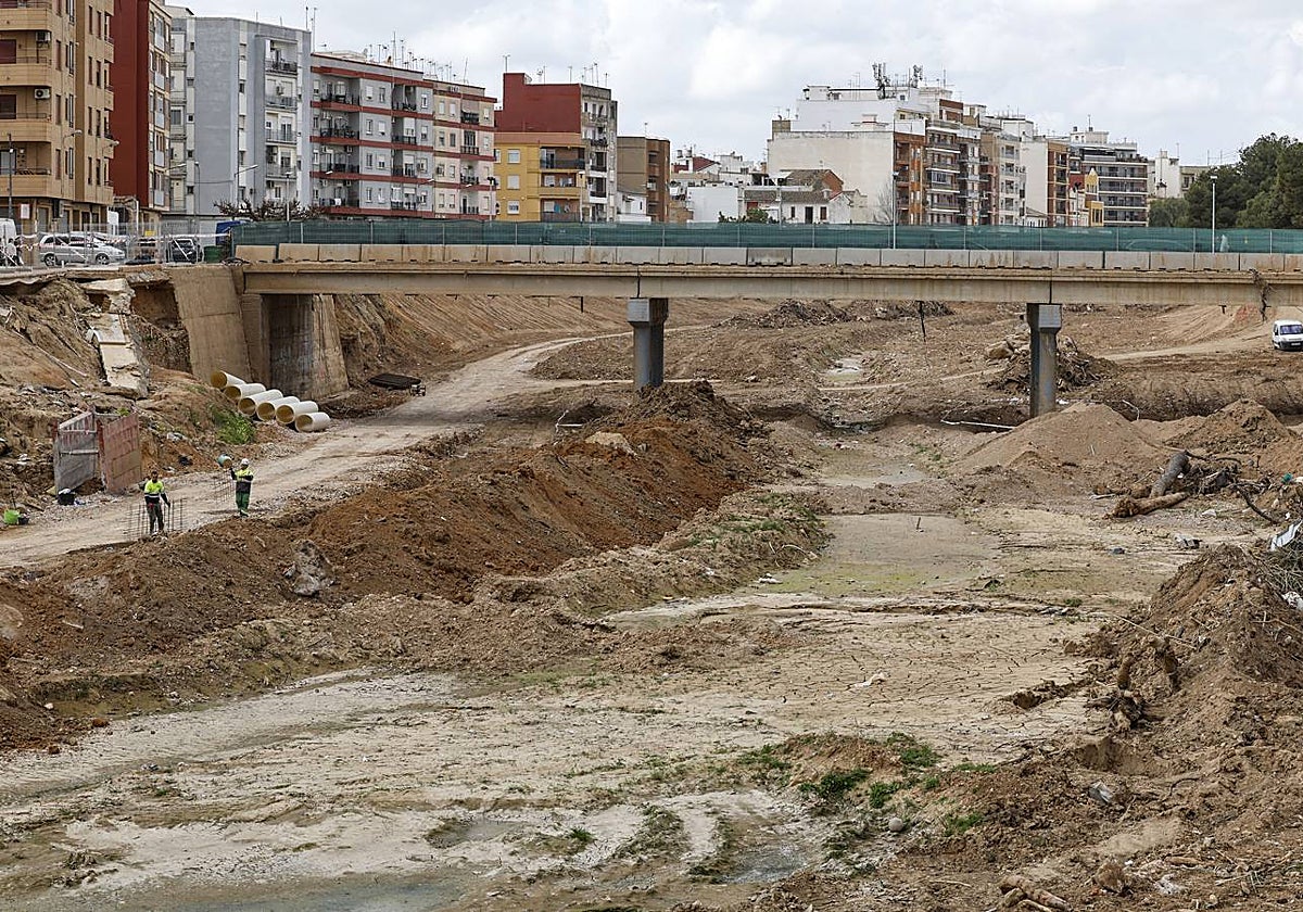Trabajos de acondicionamiento del barranco del Poyo.