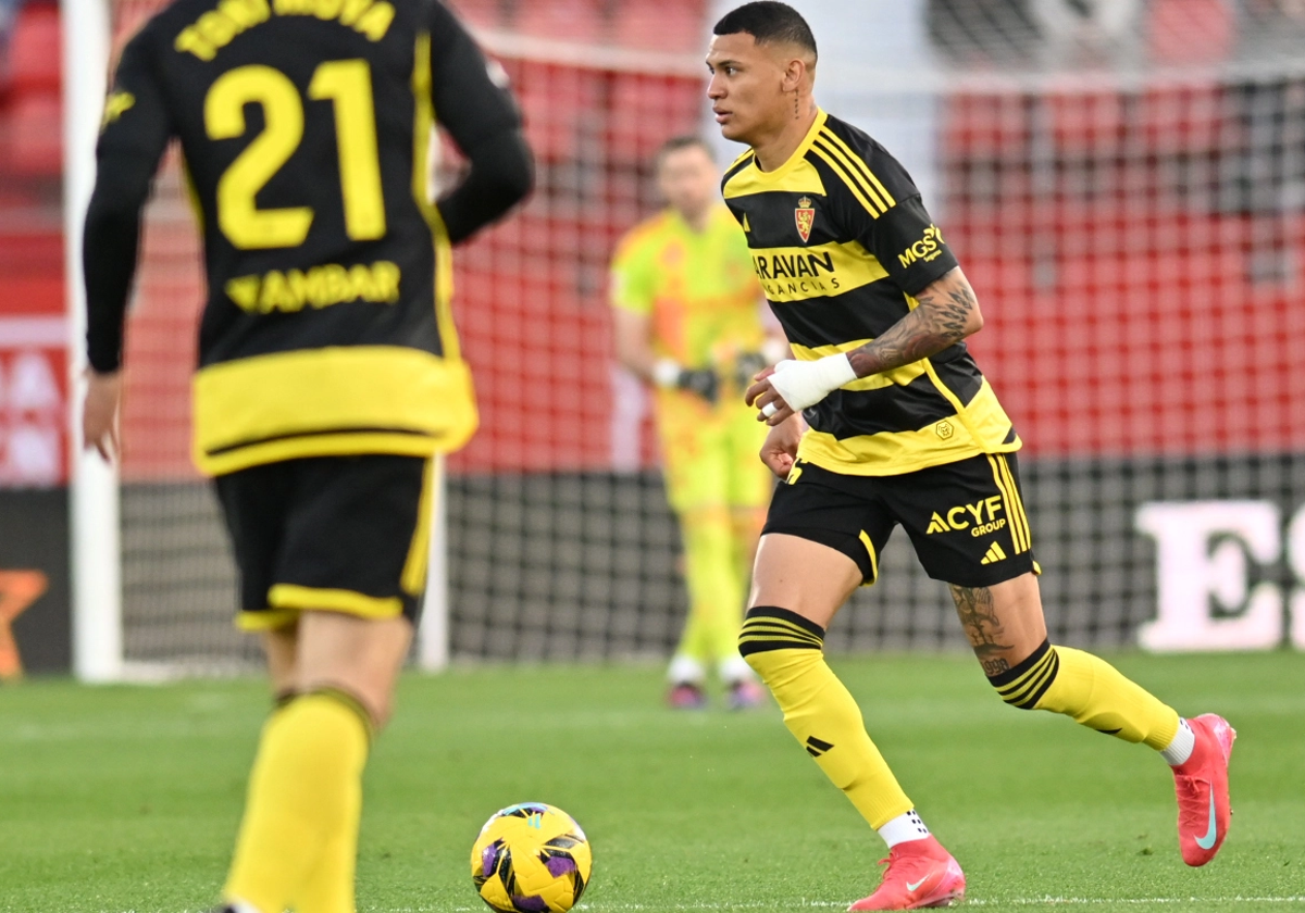 Kervin Arriaga, durante un partido en LaLiga Hypermotion.