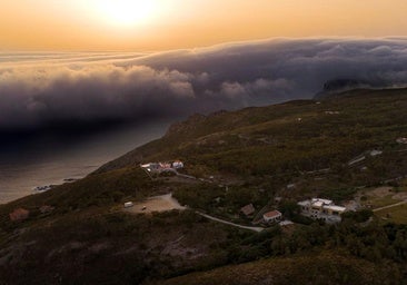 'Tsunami de nubes' sobre la costa.
