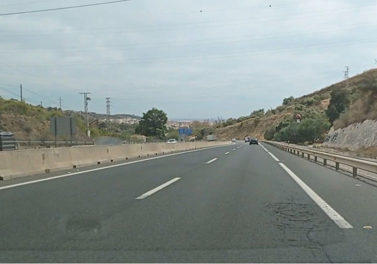 Carretera con la llamada piel de cocodrilo.