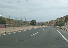 Carretera con la llamada piel de cocodrilo.