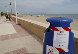 Playa de Daimús con bandera roja.
