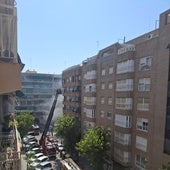 Imagen de la actuación de bomberos en la calle San ignacio de Loyola.