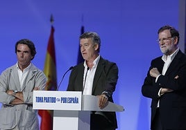 El líder del PP, Alberto Núñez Feijóo, junto a José María Aznar y Mariano Rajoy durante el XXI Congreso Nacional del PP en Madrid.