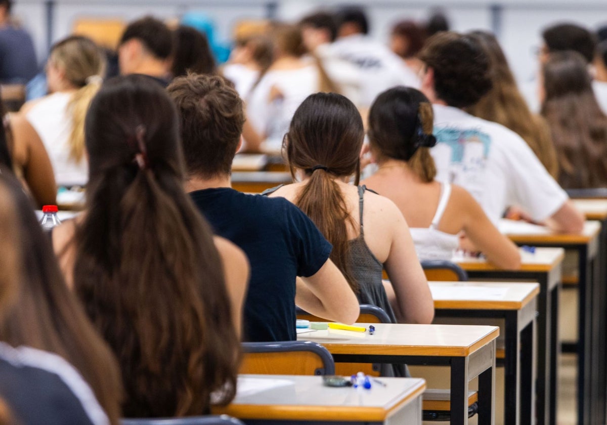Estudiar en la Comunitat: de 800 a 20.000 euros según el campus