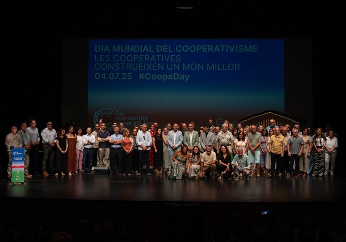 Foto de familia de las cooperativas.