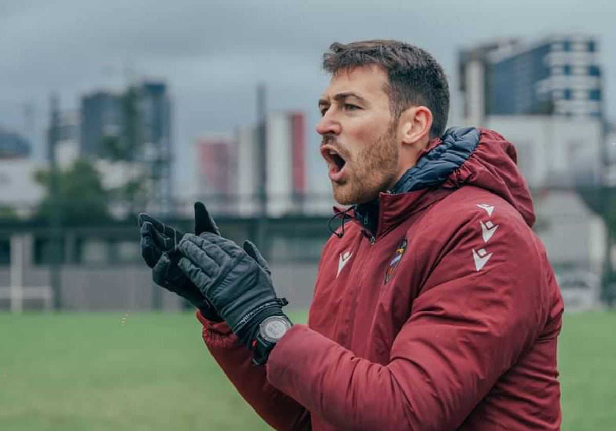 José Vicente Oltra, el nuevo ayudante del entrenador del Valencia, Carlos Corberán.