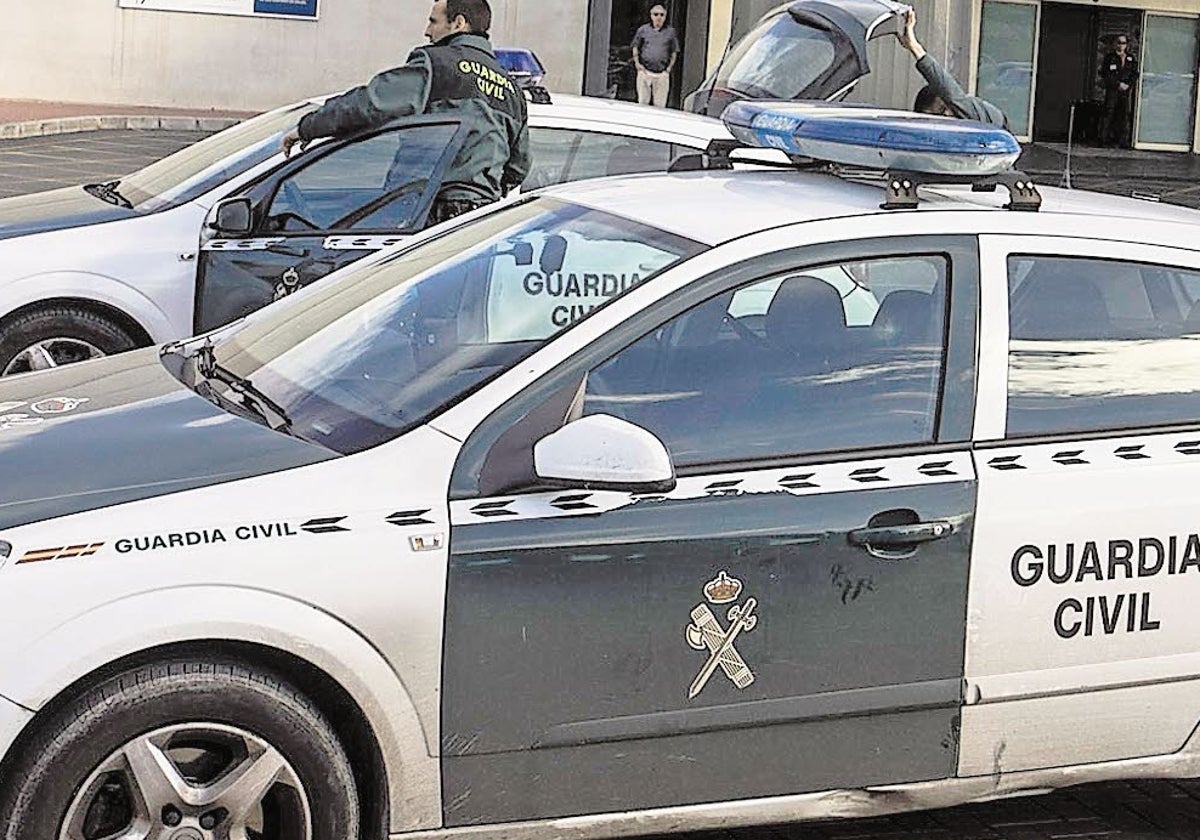 Imagen de archivo de una patrulla de la Guardia Civil.