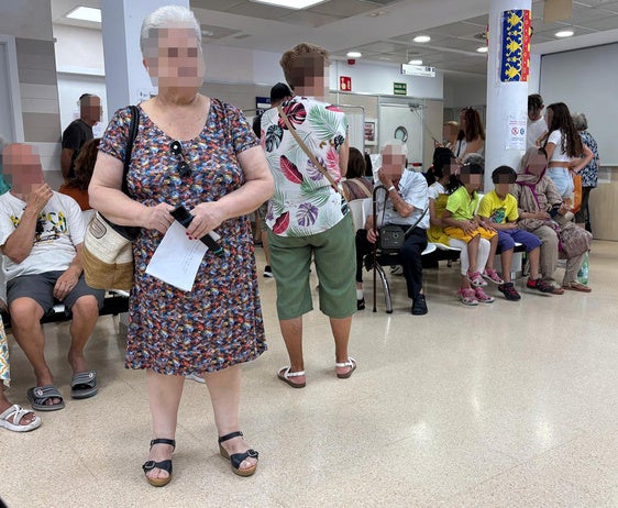 Pacientes en un centro de salud este mismo lunes.
