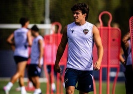 Carlos Álvarez, en el primer entrenamiento de la temporada con el Levante.