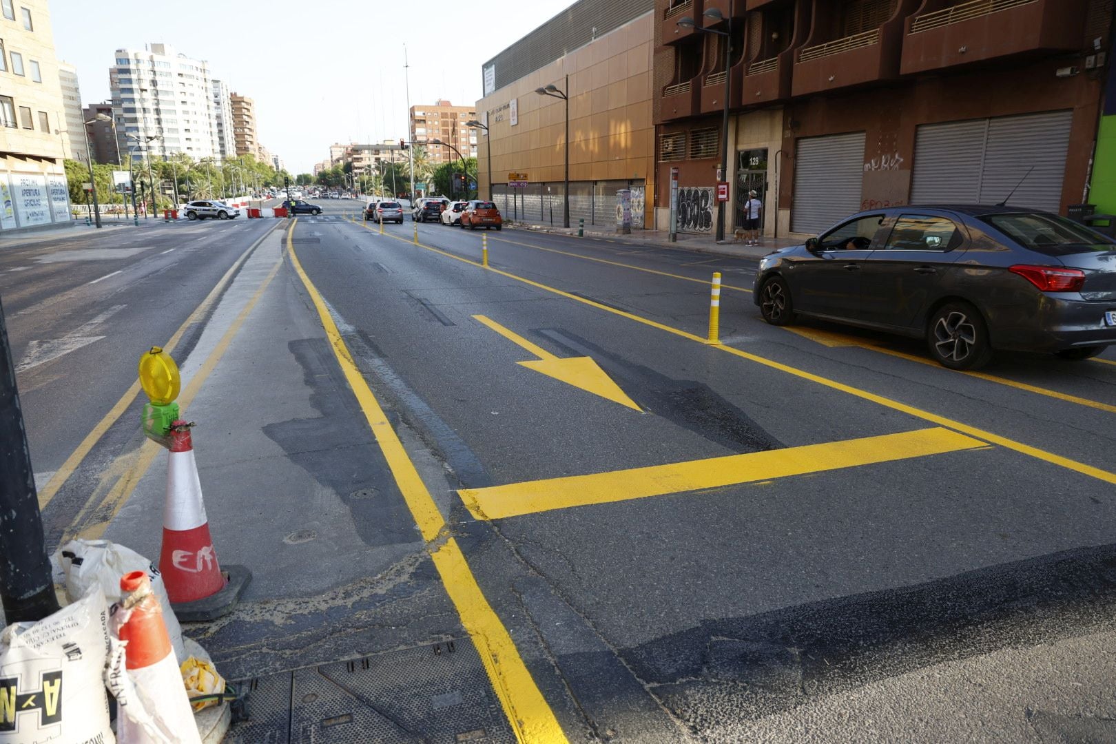 Problemas para circular por los cortes de tráfico en Pérez Galdós