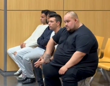 Los condenados por la violación grupal en la Vall d'Albaida, durante el juicio.