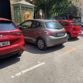 Zona naranja en la Pechina, junto a calle Calixto III con Martí l'Humà, con líneas todavía blancas que llevan a la confusión.