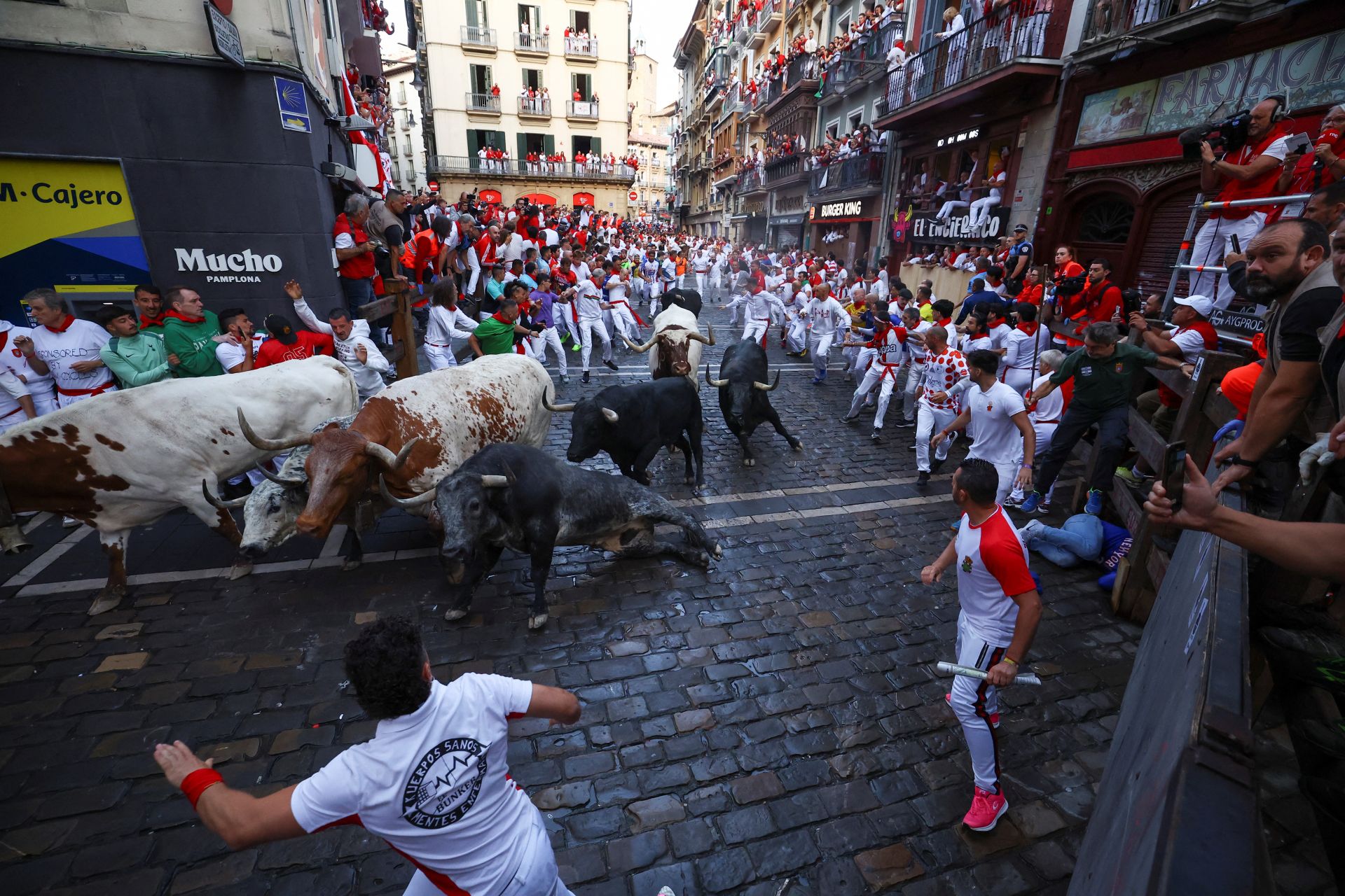 El peligroso segundo encierro de San Fermín 2025, en imágenes