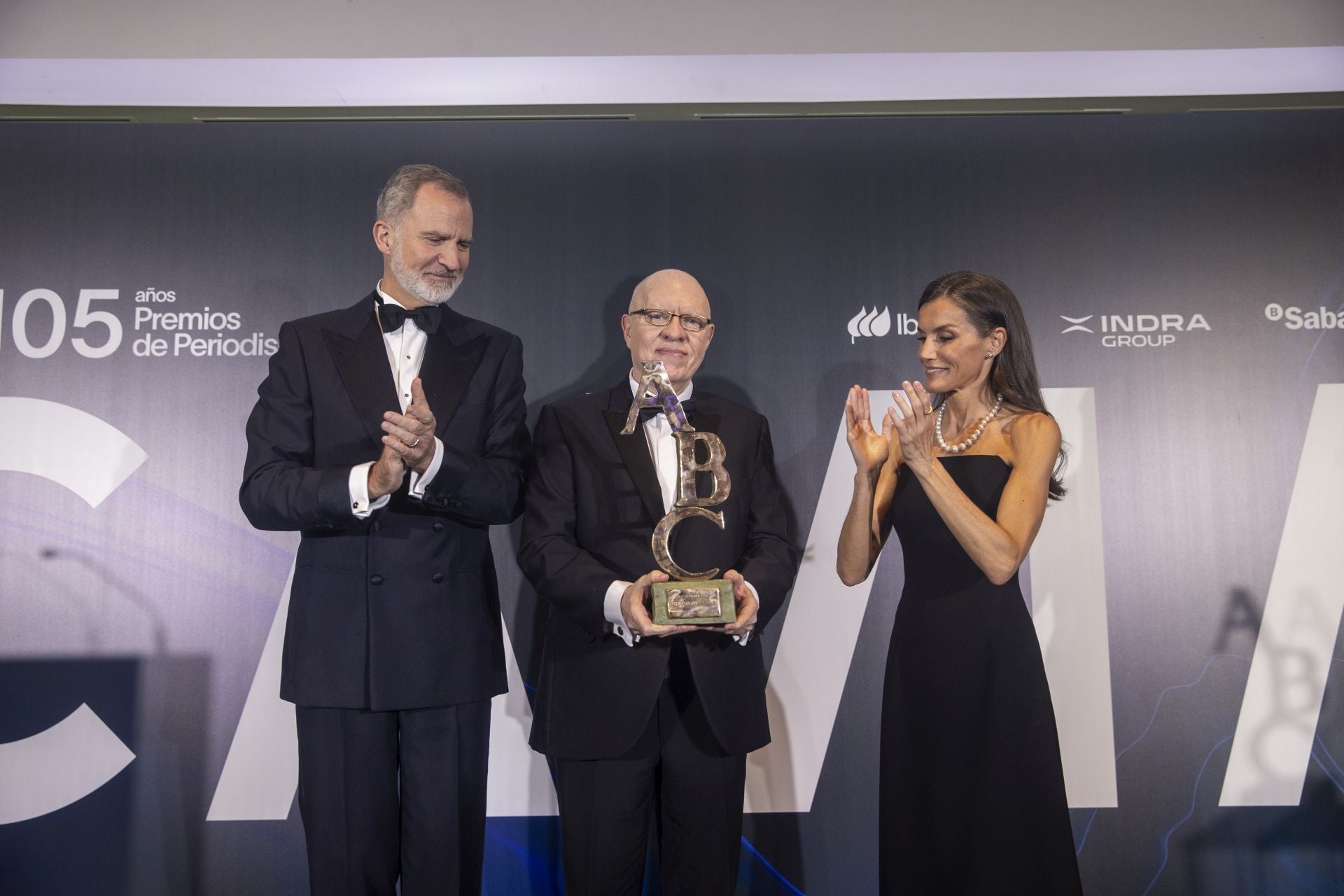 FOTOS | Los Reyes entregan los Premios Cavia 2025
