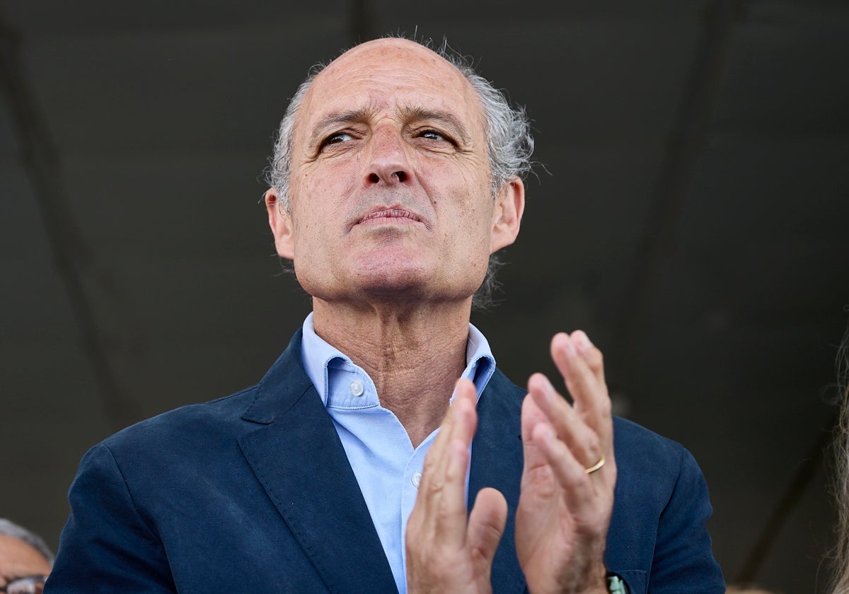 El expresidente del Consell Paco Camps en el acto del Veles e Vents.