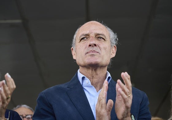 El expresidente del Consell Paco Camps en el acto del Veles e Vents.