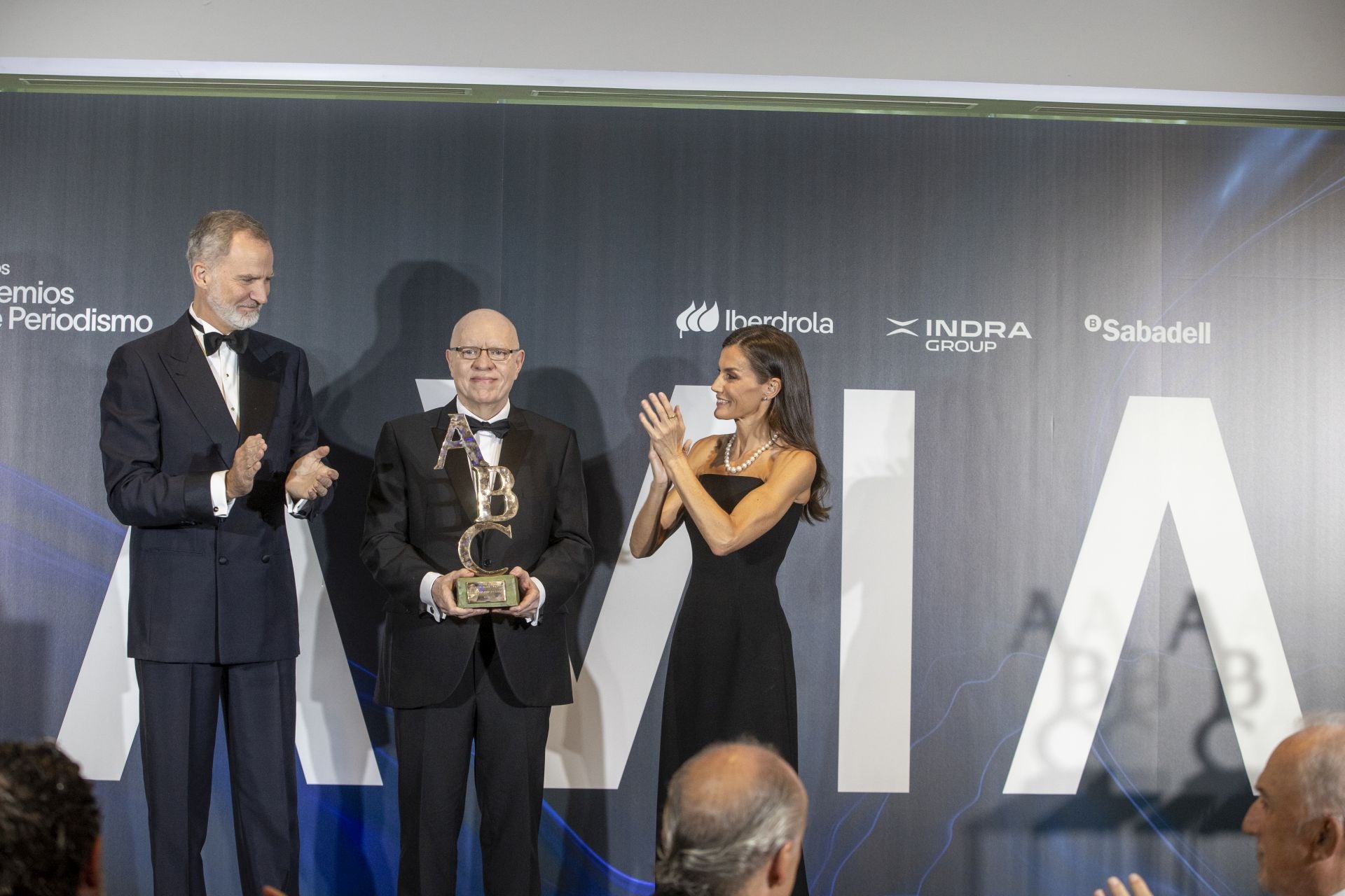 FOTOS | Los Reyes entregan los Premios Cavia 2025