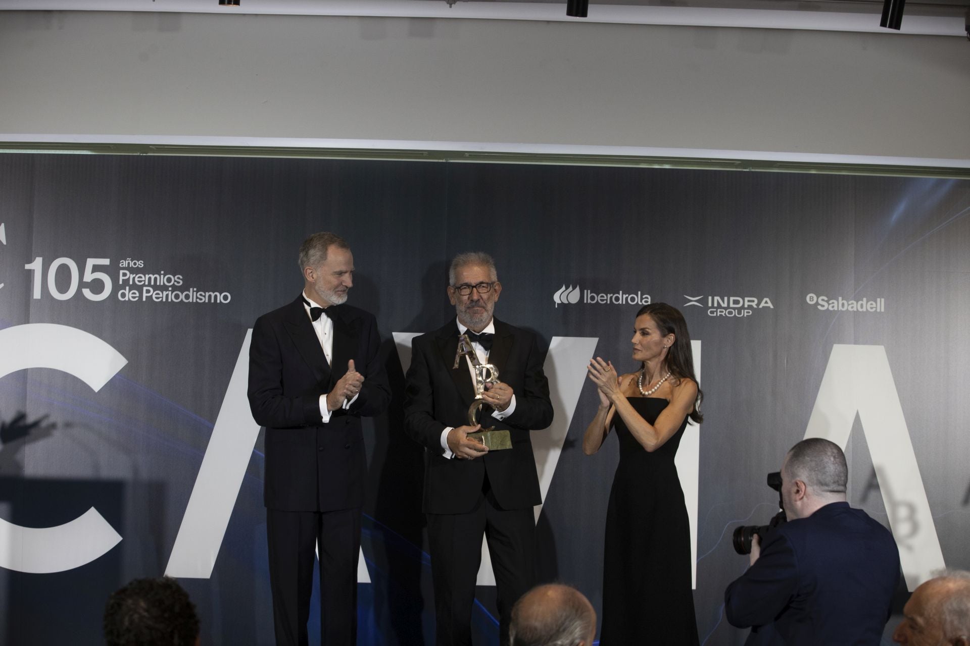 FOTOS | Los Reyes entregan los Premios Cavia 2025