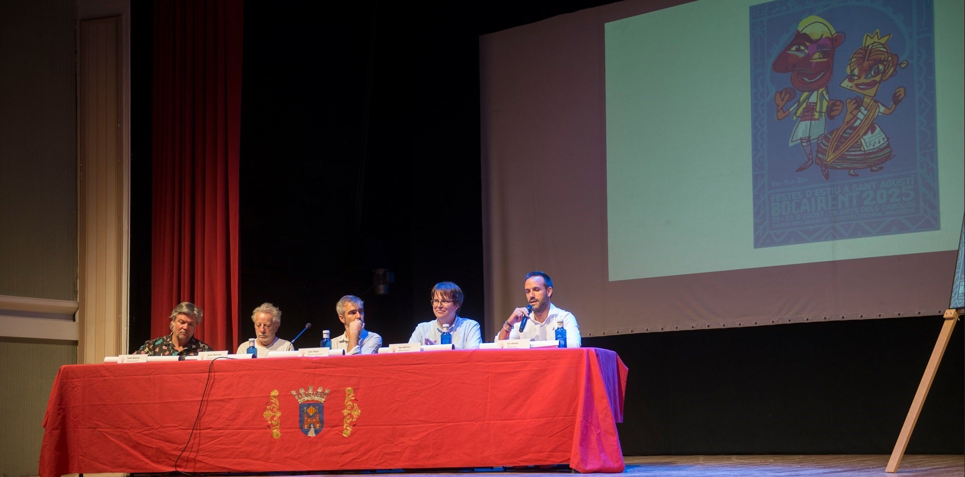 Momento de la presentación del cartel con la presencia de Javier Mariscal.