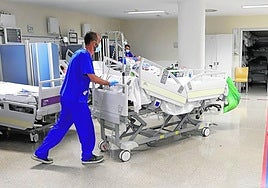 Personal sanitario en un hospital valenciano, imagen de archivo.