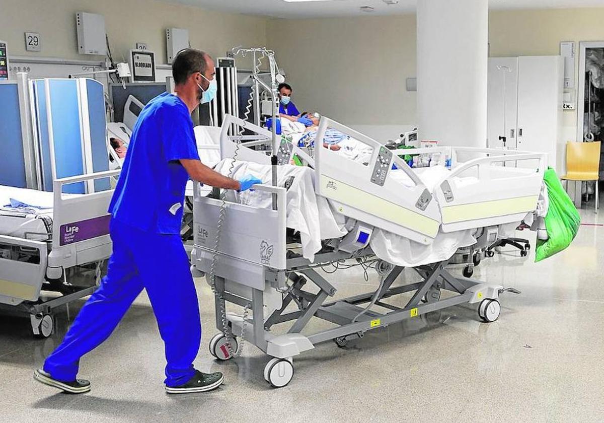 Personal sanitario en un hospital valenciano, imagen de archivo.