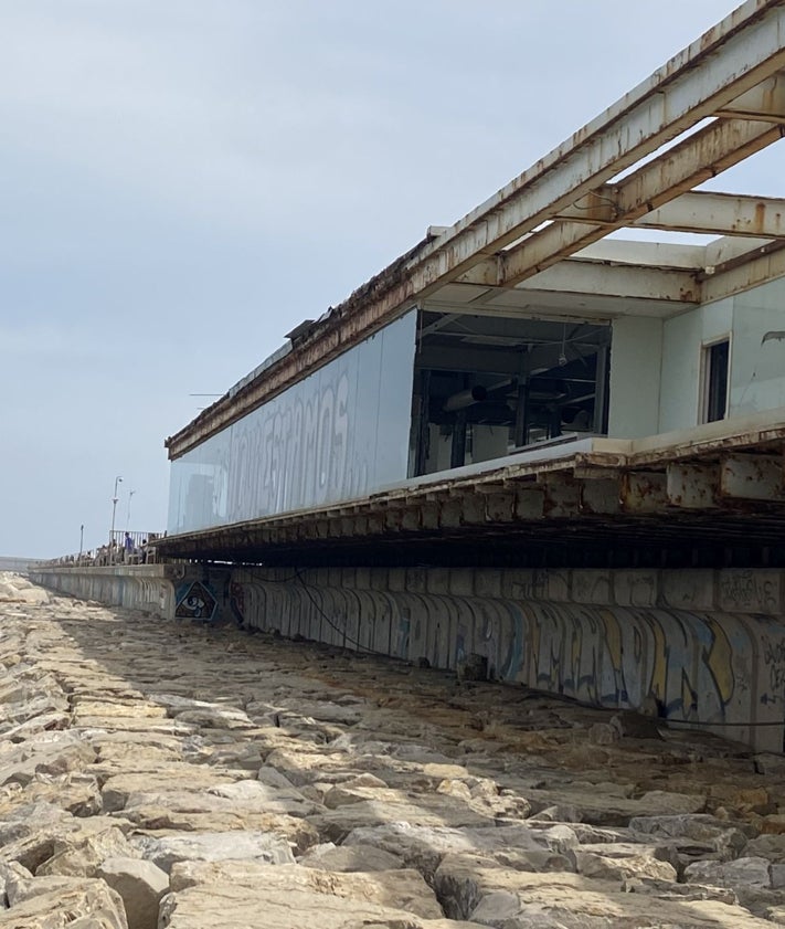 Imagen secundaria 2 - Obras de restauración del restaurante del espigón norte.