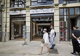 Tienda de alpargatas, en el centro histórico.