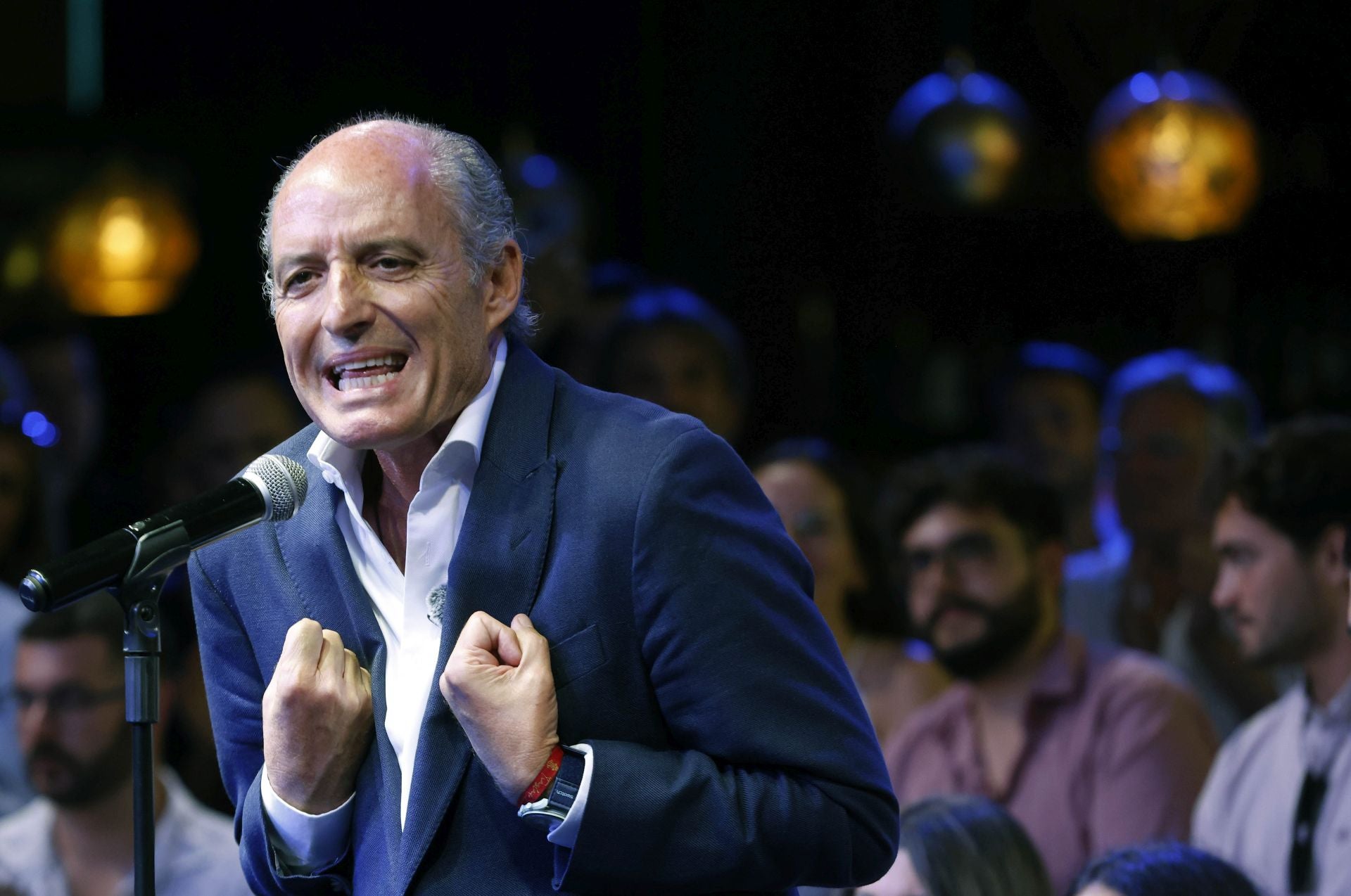 FOTOS | Así ha sido el encuentro de Camps con sus fieles