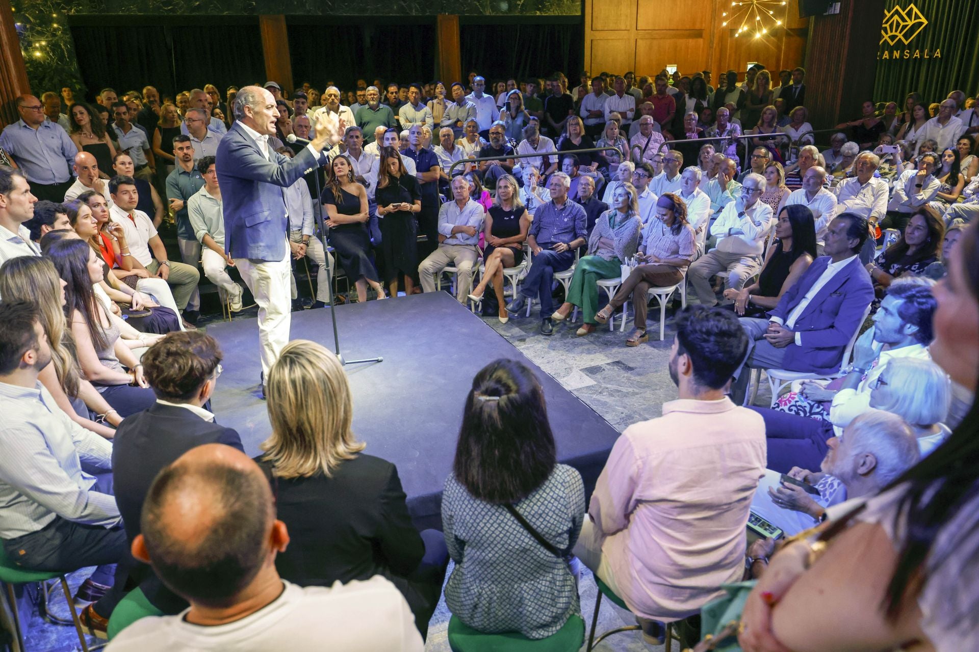FOTOS | Así ha sido el encuentro de Camps con sus fieles