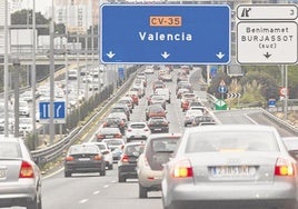 Cartel donde se lee Valencia, en castellano.