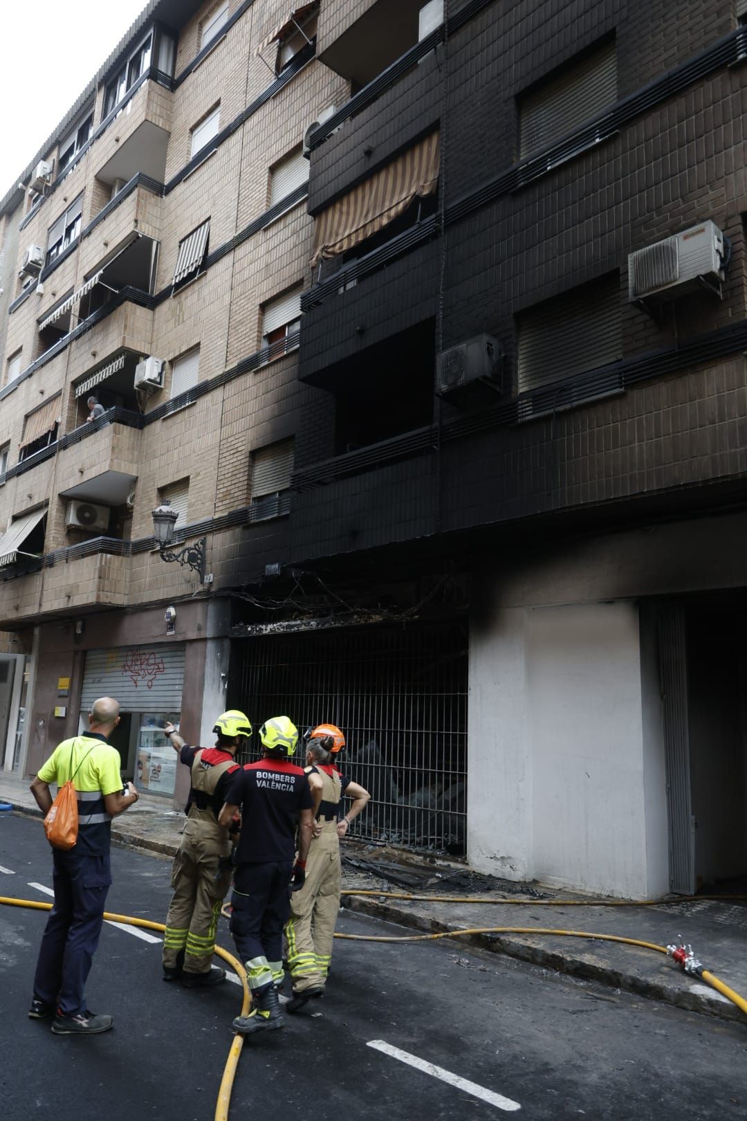 FOTOS | El día después del incendio en la avenida del Puerto