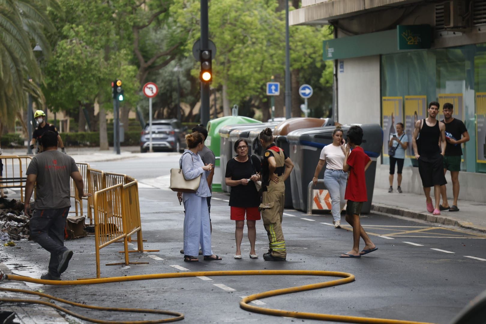 FOTOS | El día después del incendio en la avenida del Puerto