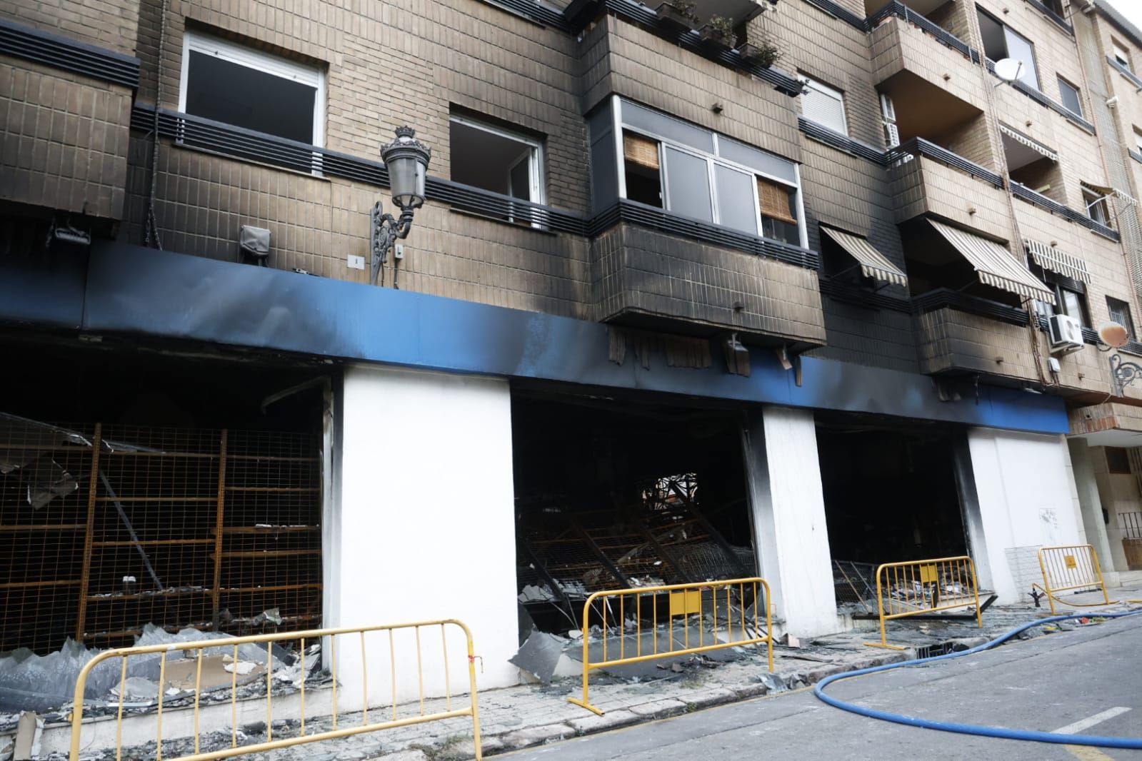 FOTOS | El día después del incendio en la avenida del Puerto
