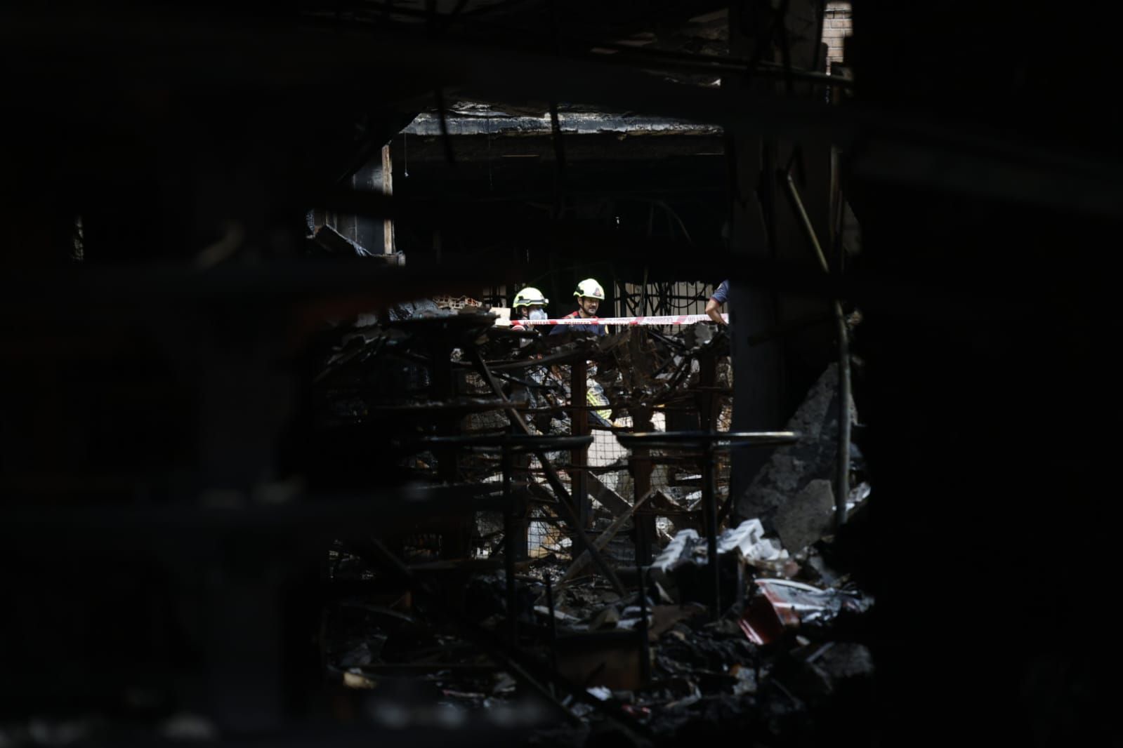 FOTOS | El día después del incendio en la avenida del Puerto