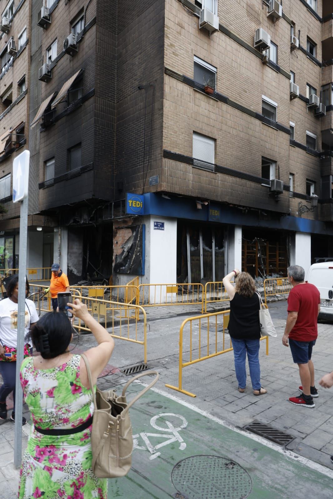 FOTOS | El día después del incendio en la avenida del Puerto