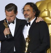 Leonardo DiCaprio y Alejandro González Iñárritu con sus Oscar en la mano