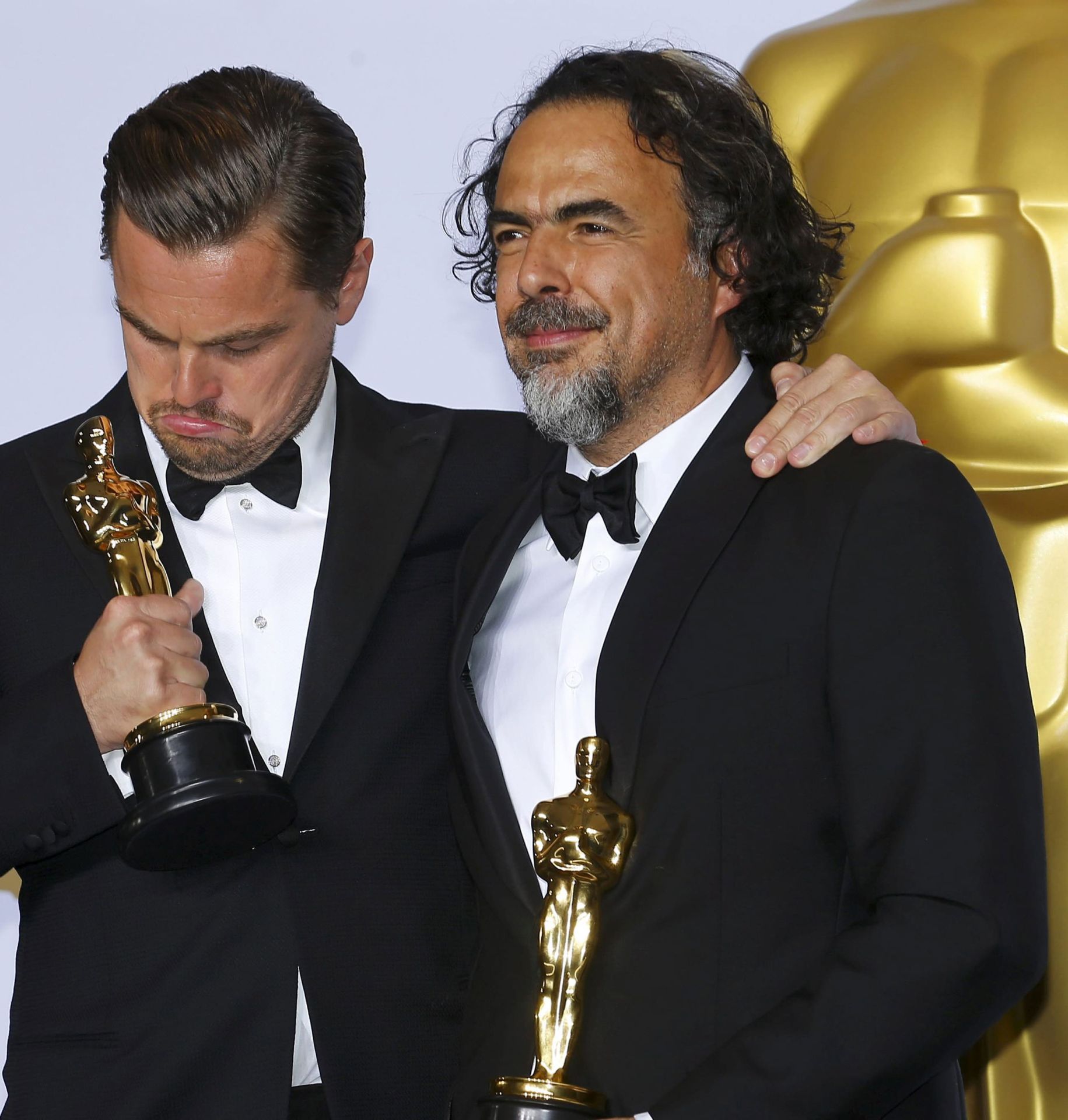 Leonardo DiCaprio y Alejandro González Iñárritu con sus Oscar en la mano